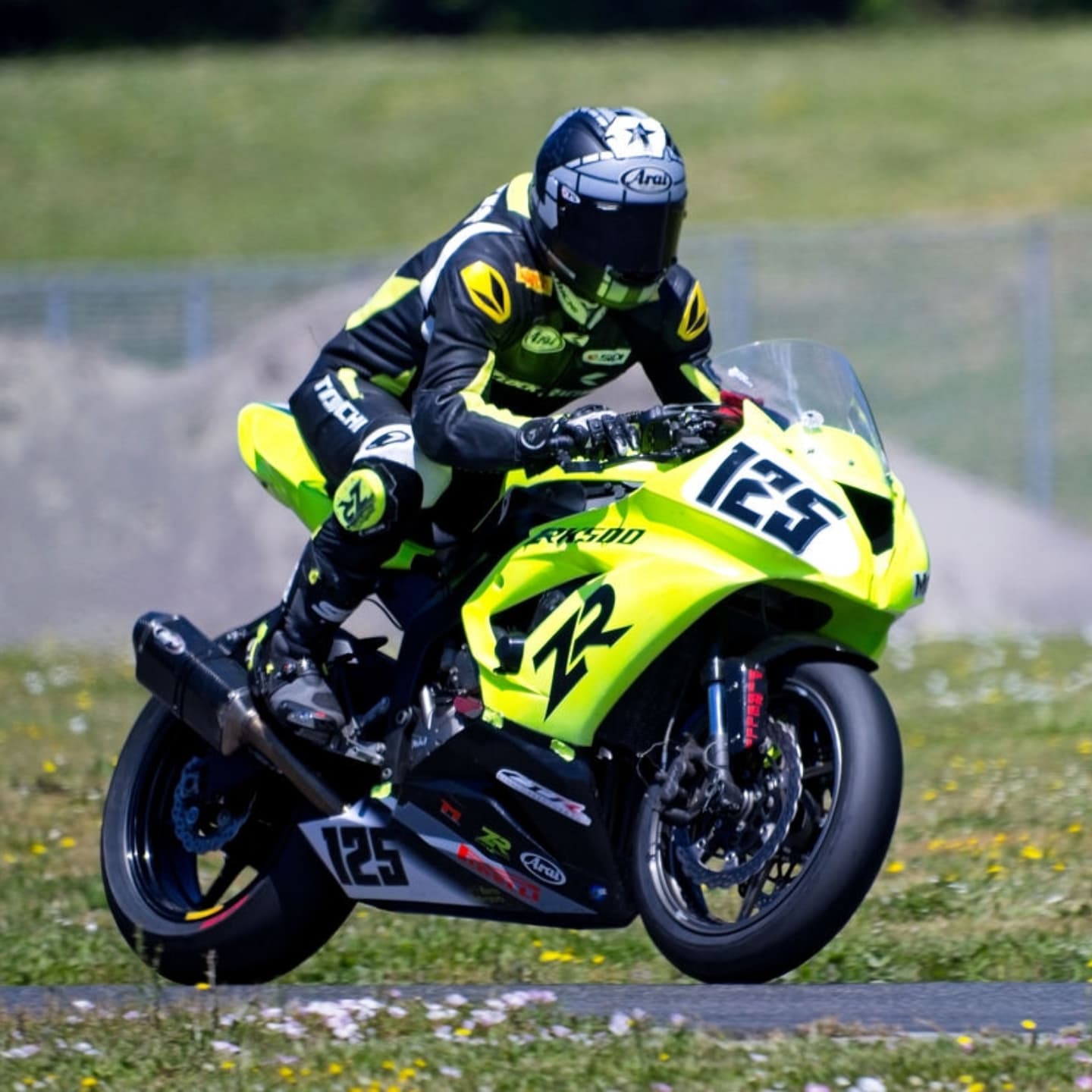 Lifting the front wheel on the #125